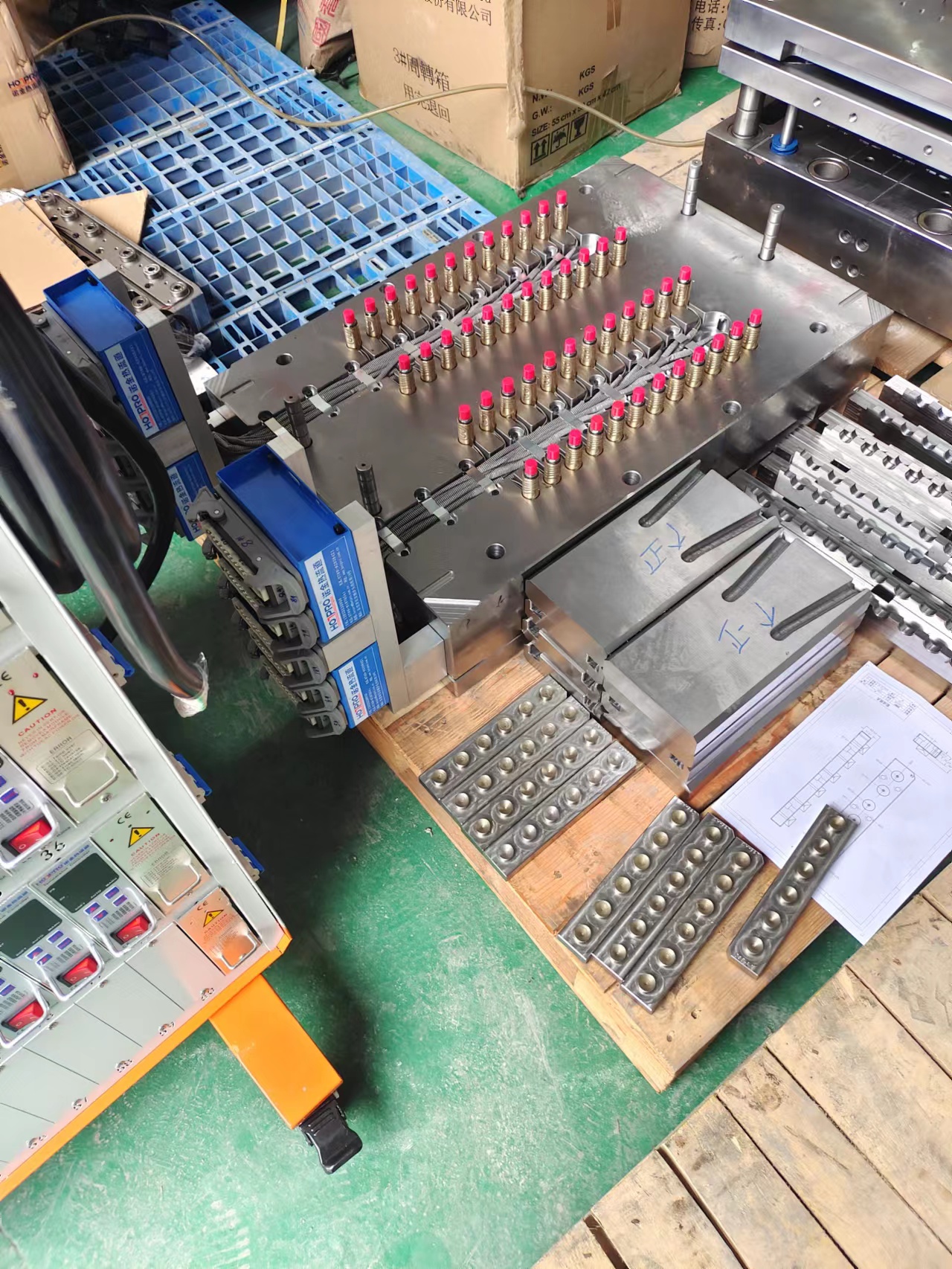 1出48热半模.jpg 1出48热半模.jpg